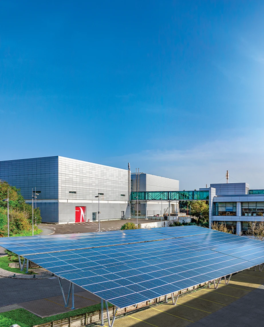 edifício Millennium bcp com painéis solares