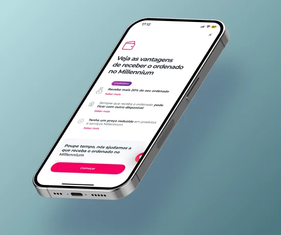 Telemóvel com ecrã da App Millennium sobre as "vantagens de receber o ordenado no Millennium"