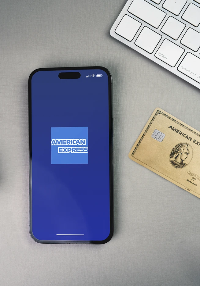 Telemovel com logo da American Express no ecrã