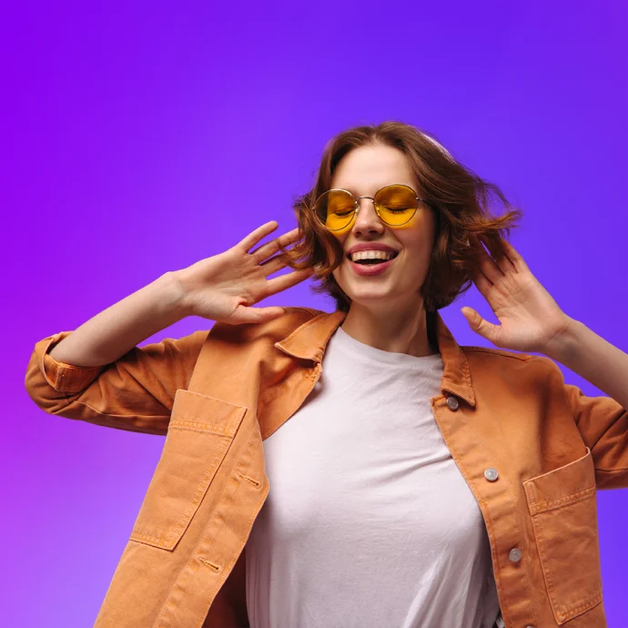 ypung, playful woman, with yellow glasses