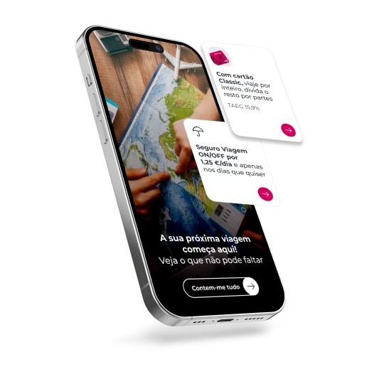 App Millennium no telemóvel com funcionalidade Kit Viagem. A flutuar fora do ecrã, elementos sobre seguro de viagem e cartão de crédito Classic.