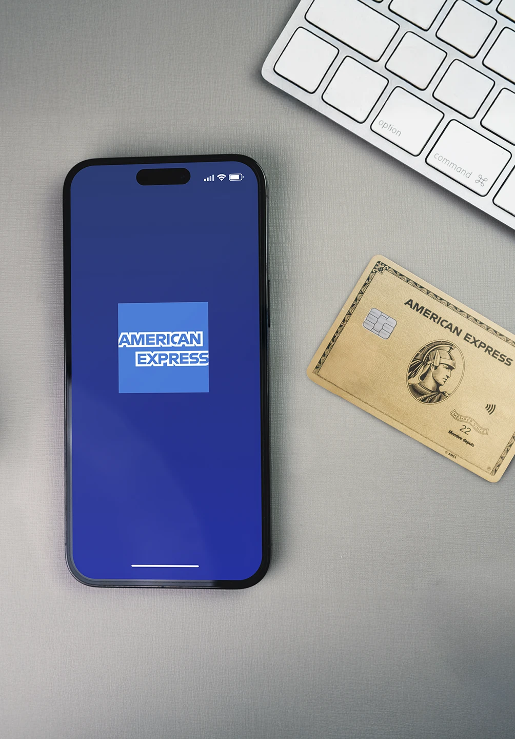 Telemovel com logo da American Express no ecrã