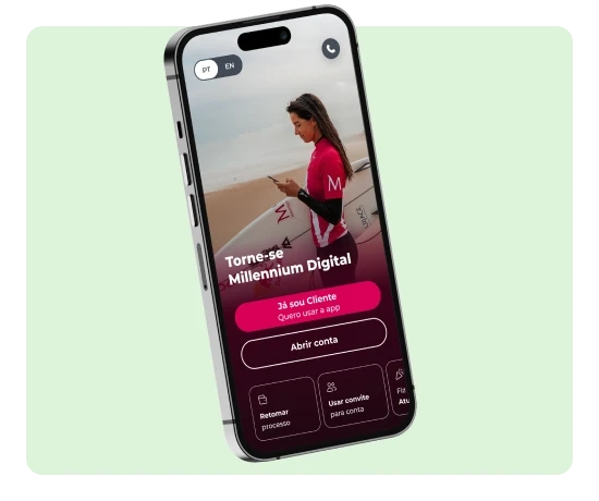Ecrã de abertura de conta na App Millennium com a surfista Teresa Bonvalot como imagem de fundo