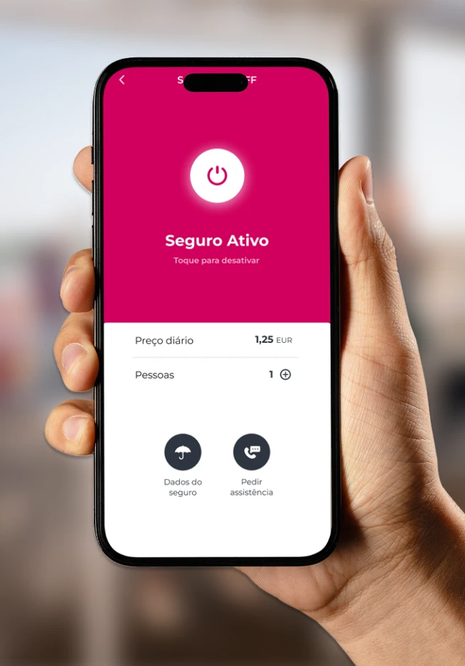 Mão a segurar um telemóvel