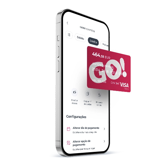 telemóvel com ecrã da App Millennium e cartão GO! em cima