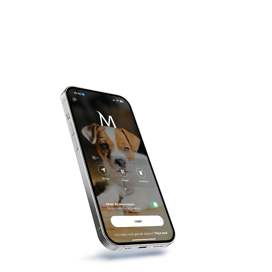 Telemóvel com ecrã inicial da App Millennium com uma imagem de um cão jack russell terrier como fundo