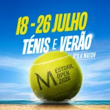 Bola de ténis gigante na praia a promover Estoril Open 2026