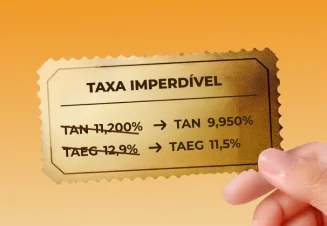 mão a segurar cartão que diz "Taxa Imperdível"