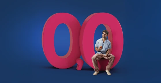José Condessa holding a smartphone, sitting on a number zero, part of the figure 0.0