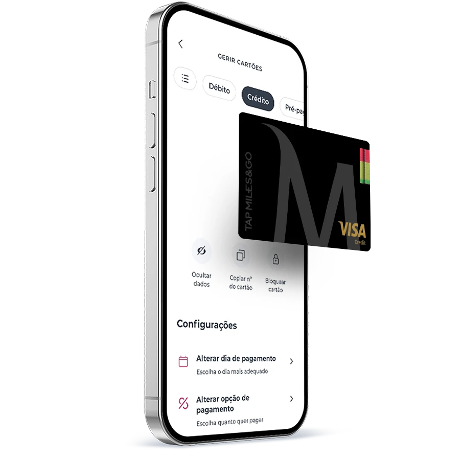 telemóvel com ecrã da App Millennium e cartão TAP Gold em cima