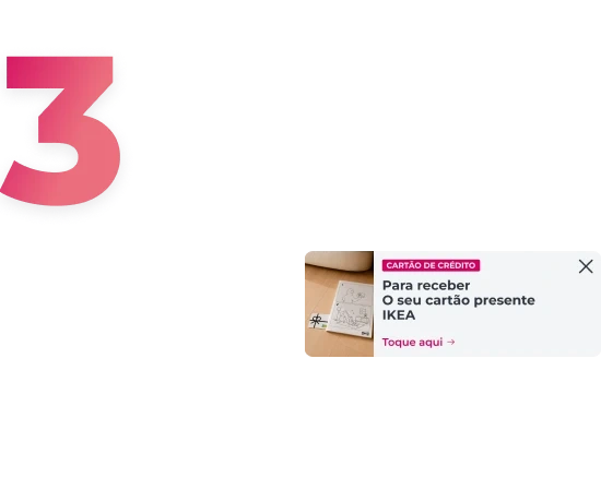 Número 3 na cor cerise e um banner app relativo à campanha com o texto "Para receber o seu cartão presente IKEA Toque Aqui"