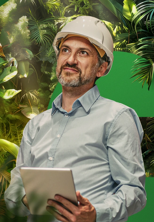 Homem com capacete de proteção segura um tablet, com fundo de plantas