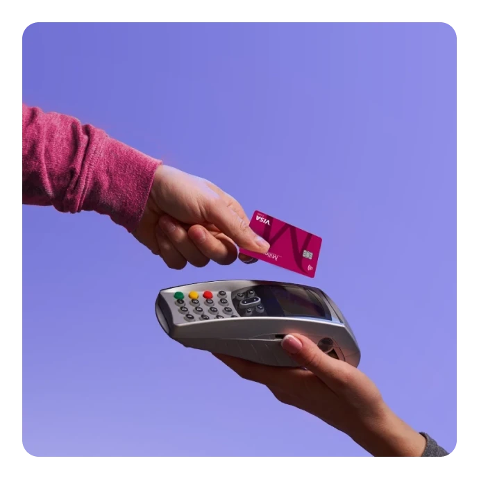 Acto de pagar num tpa com o Cartão de Crédito Classic