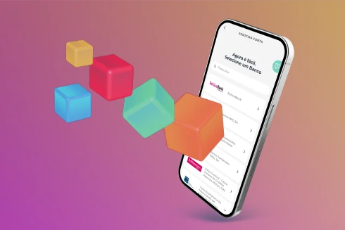 App Millennium num iPhone e 5 cubos de várias cores a entrar no telemóvel